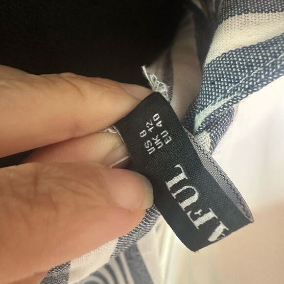 LAFUL Blue and White Twisted Tied Plunging dress Size 8 - Picture 14 of 16